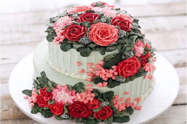 Ngắm nhìn hình hoa hồng và bánh sinh nhật